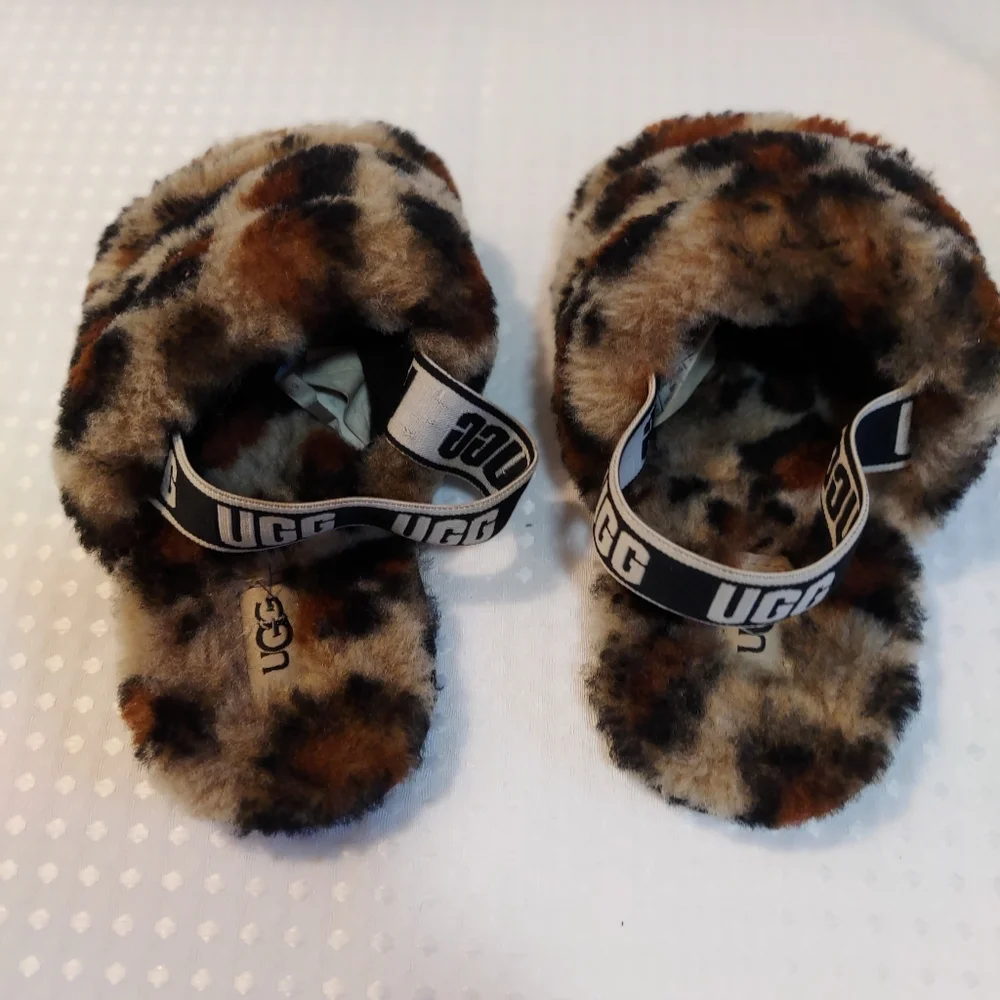 UGG Kids' Fuzzy Leopard Print Sandals